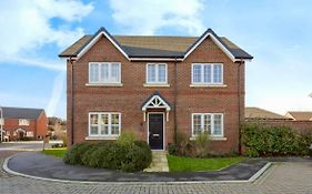 Sleeps 8, Off-Road Parking For 3 Cars, Pet Friendly, Welcome Hamper